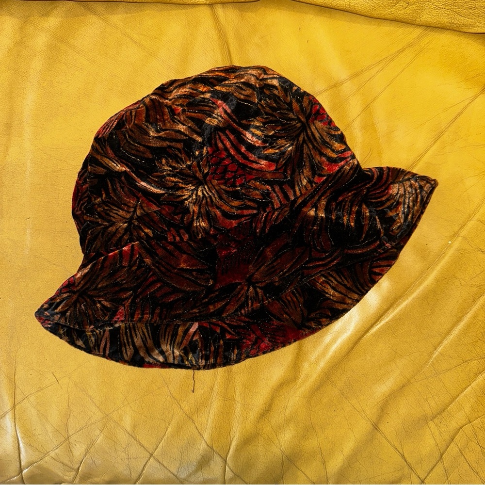 Stylish Women's floral velvet Patterned Bucket Hat